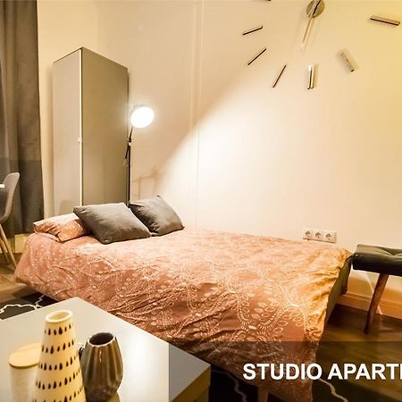 Bpr Whistle Arts Industrial Apartment Budapest Esterno foto