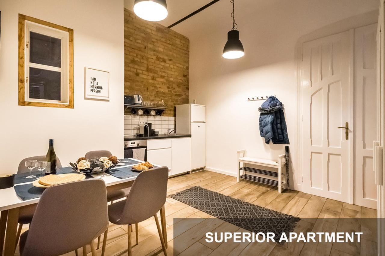 Bpr Whistle Arts Industrial Apartment Budapest Esterno foto